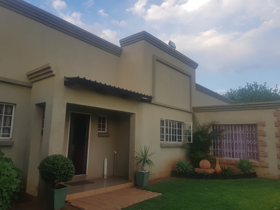 8 Bedroom Property for Sale in Waagfontein North West